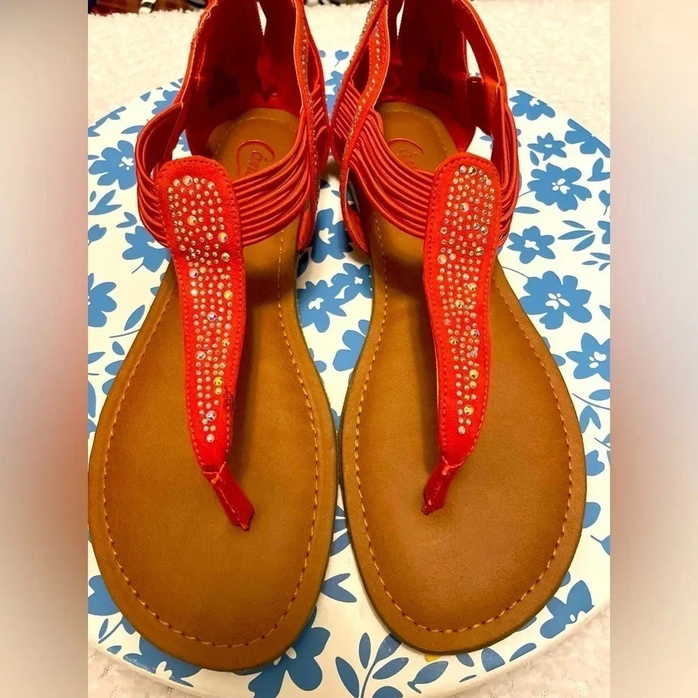 Candies Women’s thong sandals with rhinestones size 9.5